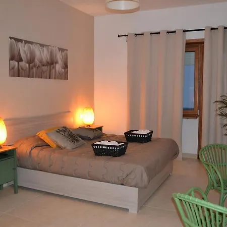 Bed & Breakfast Coffee And The *