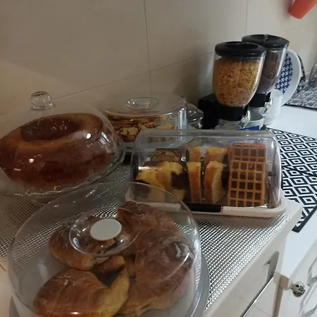 Bed & Breakfast Coffee And The *