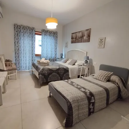 Bed & Breakfast Coffee And The *