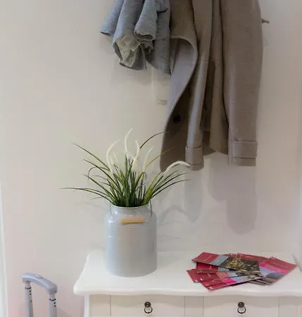 Bed & Breakfast Coffee And The